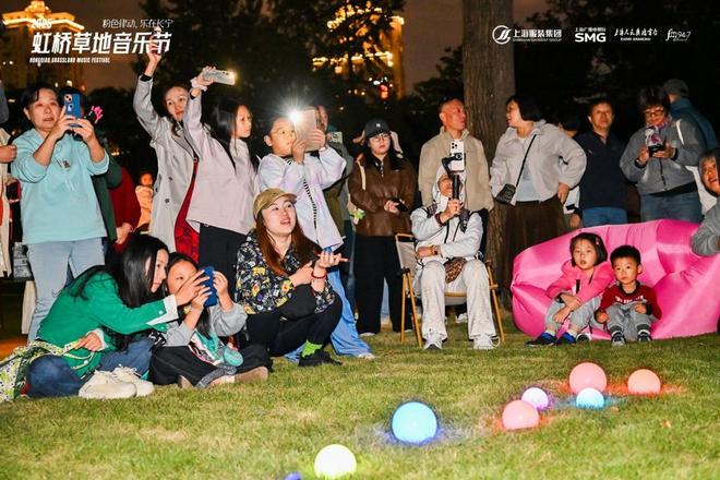 2025 虹桥草地音乐节上演“粉色盛宴”mg不朽情缘游戏试玩《芭比》电影音乐来袭(图2)