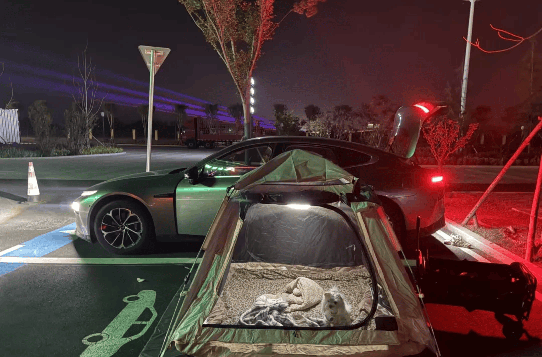 国庆期间年轻人旅行掀起“帐篷过夜”热潮不朽情缘游戏网站登录不住酒店住帐篷！